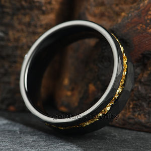 Gentdes 보석 2025 도매 사용자 정의 블랙 망치된 독일 노란색 유리 속지 텅스텐 카바이드 링 커플 웨딩 밴드 - Product Image 4