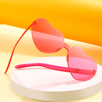 Lunettes de soleil en forme de cœur pour enfants Lunettes de soleil en forme de cœur Lunettes de soleil rouges en gros Lunettes de soleil couleur bonbon 2023 sans monture