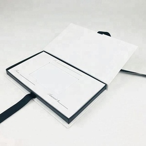 Boîte cadeau personnalisée de luxe en forme de <span class=keywords><strong>livre</strong></span>, finition brillante ou mate, pelliculage UV, emballage rigide pour cartes - Product Image 5