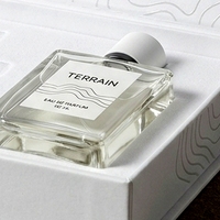 Boîte à parfum rigide de style livre blanc magnétique personnalisée de qualité supérieure avec insert ajusté pour la présentation et l'emballage cadeau de parfum