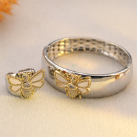 Bracelet manchette et joncs vintage unisexe plaqué or 18 carats avec motif abeille incrusté de zircons