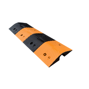 बेहतर सुरक्षा के लिए एक-लाइन खोखले ग्रोव अद्वितीय डिजाइन के साथ पीले स्ट्रिप्ड गति बम्प - Product Image 6