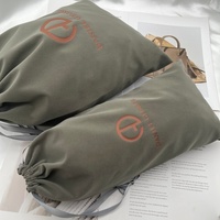 Pochette cadeau en velours gris imprimée avec logo personnalisé pour perruques et extensions capillaires, avec ruban, pochette de luxe en velours pelucheux pour chaussures et accessoires