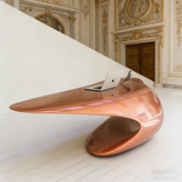 Bureau flottant artistique, table d'ordinateur sculpturale minimaliste pour bureau à domicile moderne et studio commercial