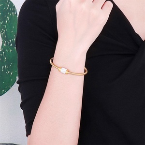 Bracelet jonc perlé en acier inoxydable plaqué or avec breloque zircon rond et cœur pour homme – Offre spéciale - Product Image 6