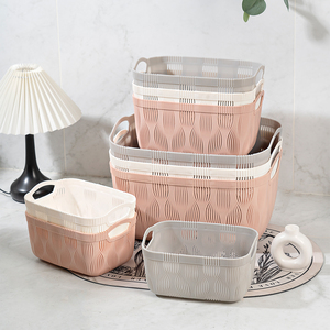 Petit panier à motif de pompon personnalisé panier de rangement en plastique pour articles divers - Product Image 2