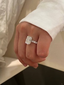 Nhẫn kim cương nhân tạo 5 carat vàng 18K đơn giản thanh lịch, chất lượng cao, cao cấp, kiểu dáng đệm, dành cho đám cưới và đính hôn - Product Image 3