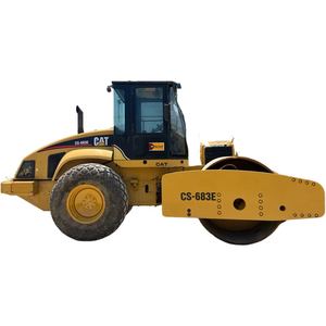 Compacteur vibrant d'occasion CS-683E pour travaux routiers et de fondation - Product Image 1