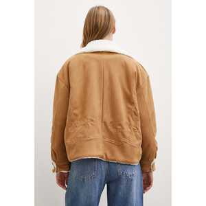 Chaqueta Safari de Gamuza Color Tabaco con Forro de Felpa, Manga Larga, Abrigo para Mujer - Product Image 2