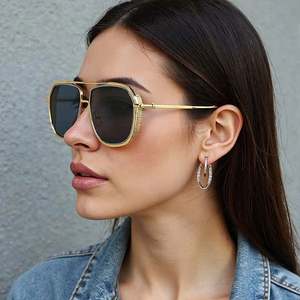 Gafas de Sol de Piloto Estilo Punk Vintage 2025 con Logotipo Personalizado, Protección UV400, Lentes Degradadas, Puente Doble Metálico, Forma Cuadrada para Mujer - Product Image 2