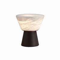 Lampe de table LED nordique moderne, base en marbre de luxe et accents métalliques, E26, utilisation en intérieur, garantie de 3 ans, tension universelle
