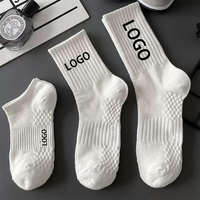 Chaussettes de football confortables pour hommes, personnalisables, OEM, pour le sport, le cyclisme, avec grip, respirantes, pour la course à pied, en gros
