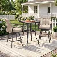 Ensemble de salle à manger d'extérieur 2 pièces en rotin tressé avec tabourets de bar pivotants et table de bistrot carrée haute pour jardin, terrasse et patio