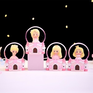 Pequeños regalos creativos: mini bola de cristal con diseño de castillo de princesa, lámpara de noche, regalo con forma de corazón para niñas, artículos decorativos de escritorio al por mayor - Product Image 4