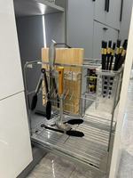 Panier coulissant en fil chromé de conception moderne Tiroir à épices à fermeture en douceur Installation facile Armoires de rangement d'assaisonnement de cuisine