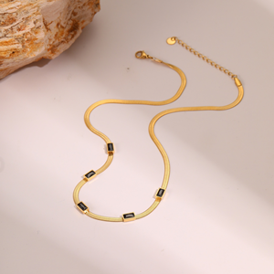 Collar de circonita cuadrada geométrica retro - cadena con colgante de acero inoxidable - cadena plana tipo serpiente - collar versátil para mujer - Product Image 3