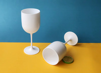 Gobelet en plastique coloré BST 16oz 480ml avec long pied, verre à vin incassable pour les mariages et les fêtes, pour le champagne et les vins