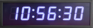 Système d'horloge numérique synchrone LED avec mouvement électronique et construction métallique pour les lieux publics - Product Image 6