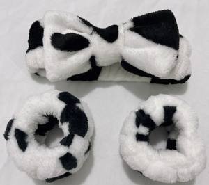 عصابة رأس بقرة مخصصة مع عصابة معصم بطبعة بقرة ، عصابة رأس لطيفة مطبوعة على شكل بقرة ، عصابة شعر مكياج للعناية ببشرة الوجه في المنتجع الصحي - Product Image 6