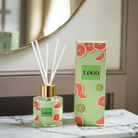 Rafraîchissement d'air de maison de luxe personnalisé pour ensemble de diffuseur de roseaux capacité de 50ml et 100ml huile de parfum de série de fruits en boîte