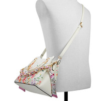 Sac à bandoulière élégant de créateur pour femmes, sacs à main de marque OEM et ODM avec fermeture éclair et chaînes, sacs à main pour dames avec impression florale métallique et foulard