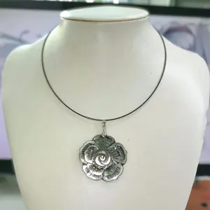 Beautiful Flower Natural White mother of pearl Shell Pendant for Necklace Earrings Jewelry