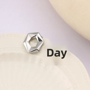 Pendientes de Acero Inoxidable Resistentes al Agua, Chapados en Oro de 18k, Hexagonales, Geométricos, Pulidos, Hipoalergénicos, Modernos para Mujer - Product Image 6