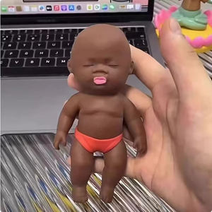 Muñeca Viral de Piel Negra Natasha, Colgante Antiestrés Suave y Adorable del Tamaño de la Palma de la Mano - Product Image 4