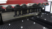 Cintreuse de panneaux CNC automatique précise, centre de pliage constant pour tôles d'aluminium, d'acier inoxydable, de PVC, de métal, de cadres en acier, moteur