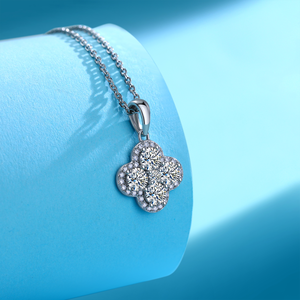 Collar con Colgante de Trébol de Cuatro Hojas con Moissanita de 1.43 CTW, Elegante y Lujoso |   Joyería de Plata de Ley S925 con Trébol Completamente Adornado - Product Image 3
