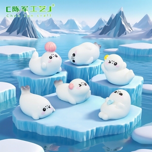 Figura decorativa de foca pequeña y feliz en un micro-paisaje de nieve, accesorios decorativos DIY, mini adornos pequeños para escritorio. - Product Image 1