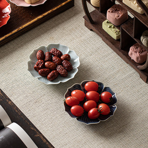 Assiette à fruits en céramique en forme de lotus, design floral en porcelaine, pour salon de thé ou usage domestique - Product Image 4