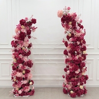 Arche de mariage en soie rose vif faite à la main avec fleurs artificielles pour toile de fond de mariage et décoration de la fête des mères
