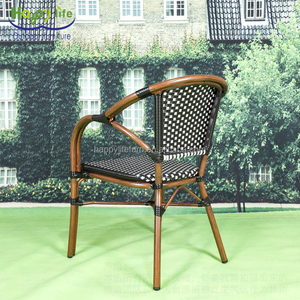 Chaise de bistrot vintage française de nouvelle conception pour terrasse extérieure avec structure en aluminium et rotin tressé - Product Image 6