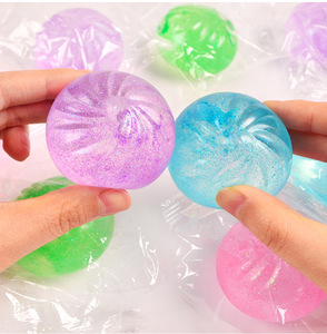 GL Wholesale Nouveaux jouets sensoriels en TPR souple en forme d'ours, anti-stress, boule à presser en maltose, jouets en forme de glaçon scintillant - Product Image 3