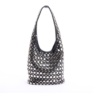 Ultime Borse a Spalla Nere alla Moda per Ragazze <span class=keywords><strong>con</strong></span> <span class=keywords><strong>Borchie</strong></span>, <span class=keywords><strong>Borsa</strong></span> Hobo da Donna <span class=keywords><strong>con</strong></span> Eleganti Rivetti Placcati, Borse Sottobraccia per Signore - Product Image 1