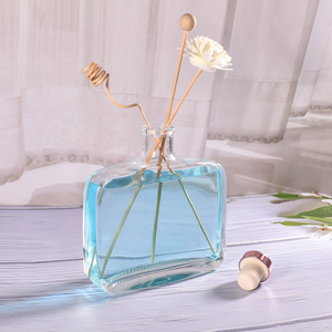 Grand flacon <span class=keywords><strong>de</strong></span> <span class=keywords><strong>parfum</strong></span> vide <span class=keywords><strong>de</strong></span> luxe 200ml 300ml 500ml <span class=keywords><strong>Diffuseur</strong></span> <span class=keywords><strong>de</strong></span> <span class=keywords><strong>parfum</strong></span> en verre Reed Aroma décoratif avec bâtonnets en fibre - Product Image 4