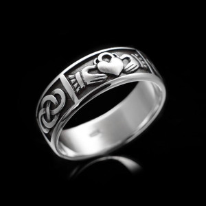 Anello alla Moda a Forma di Cuore, Design Minimalista ed Elegante, Gioiello da Indossare Quotidianamente per Donne - Product Image 1