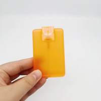 Vente en gros de désinfectant pour les mains en plastique PP de 20 ml, format portable, type parfum, format poche, flacon pulvérisateur de type carte de crédit