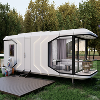 Capsule spatiale préfabriquée pour hébergement, avec intérieur moderne, idéale pour les centres de glamping et la personnalisation en usine