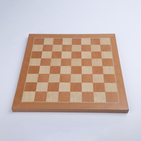 Personnalisation complète du produit Jeu d'échecs en bois avec boîte Pièce de jeu feutrée Intérieur pour le stockage avec boîte de couleur Sac en tissu