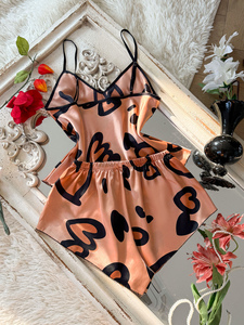 Ensemble de vêtements de nuit pour femmes avec imprimé Summer Love, haut à col en V tendance avec short, vêtements de maison confortables et décontractés, pyjamas pour femmes - Product Image 2
