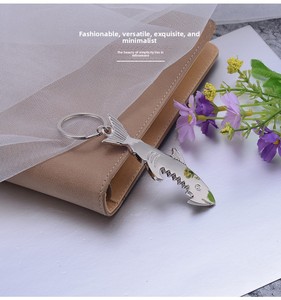Décapsuleur de bouteille de <span class=keywords><strong>vin</strong></span> en alliage de zinc KCH Multi Sharp, forme de requin moderne, porte-clés personnalisé, cadeau promotionnel mignon - Product Image 6