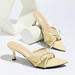 Mules Nere alla Moda da Donna con Tacco Medio a Spillo, Punta Affusolata in Rete e Fiocco, Sandali Slip-on <span class=keywords><strong>Estivi</strong></span> per Ufficio e Feste - Product Image 2