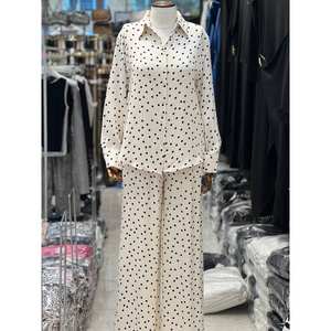 Elegante Conjunto de Camisa y Pantalones de Satén con Estampado de Lunares para Mujer, 100% Poliéster, Cierre de Botones, Manga Larga, Pierna Ancha, Estilo Casual - Product Image 1
