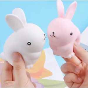 Jouet Squishy Lapin Porte-Bonheur Mignon, Rempli de PVA, Anti-Stress à Presser pour Enfants et Adultes, Jouet Sensoriel Doux pour Soulager l'Anxiété - Product Image 3