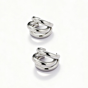 Pendientes en Forma de C de Acero Inoxidable con Baño de Oro PVD de 18k, Hipoalergénicos, Resistentes al Deslustre y al Agua, Modelo YF3041 - Product Image 2