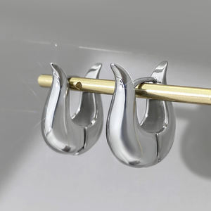 Pendientes de Aro Gruesos en Forma de U, Impermeables, de Latón, para Mujer, Regalo de Boda, Chapados en Oro de 18K - Product Image 5