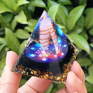 Pyramide en cristal Kogiya, pilier blanc en résine époxy, décoration d'intérieur, ornement de bureau, impression UV, gravure interne - Product Image 3