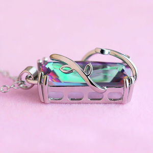 Collana con Ciondolo a Foglia Colorata per Donne, Elegante Gioiello Naturale, Accessorio di Moda per Uso Quotidiano, Idea Regalo - Product Image 3